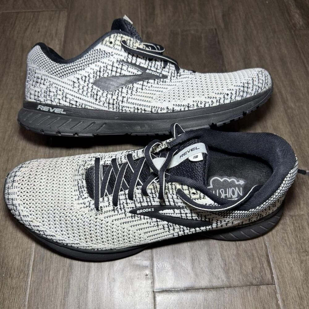 Brooks Revel 3 DNA White Black White